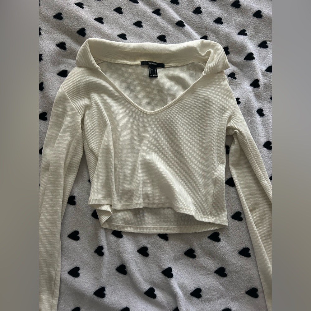 🤍small white forever 21 long sleeve top🤍